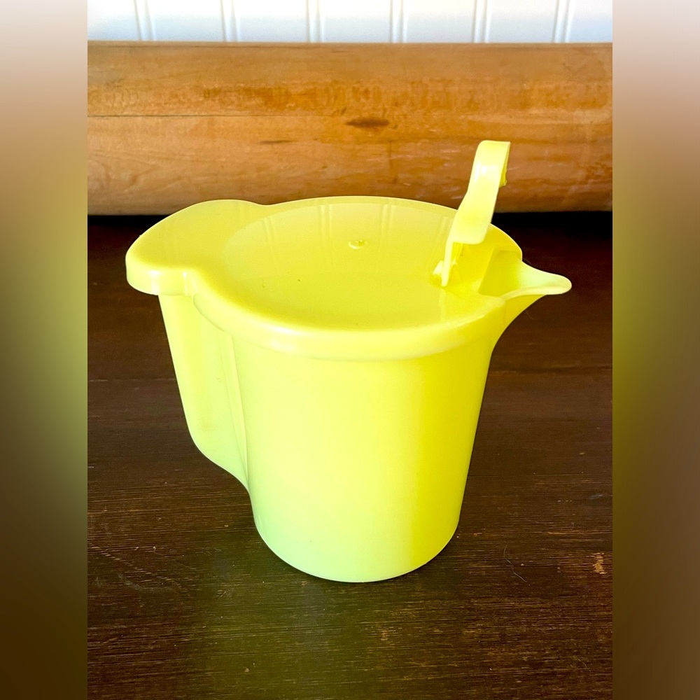 Vintage Tupperware Yellow Creamer❤️